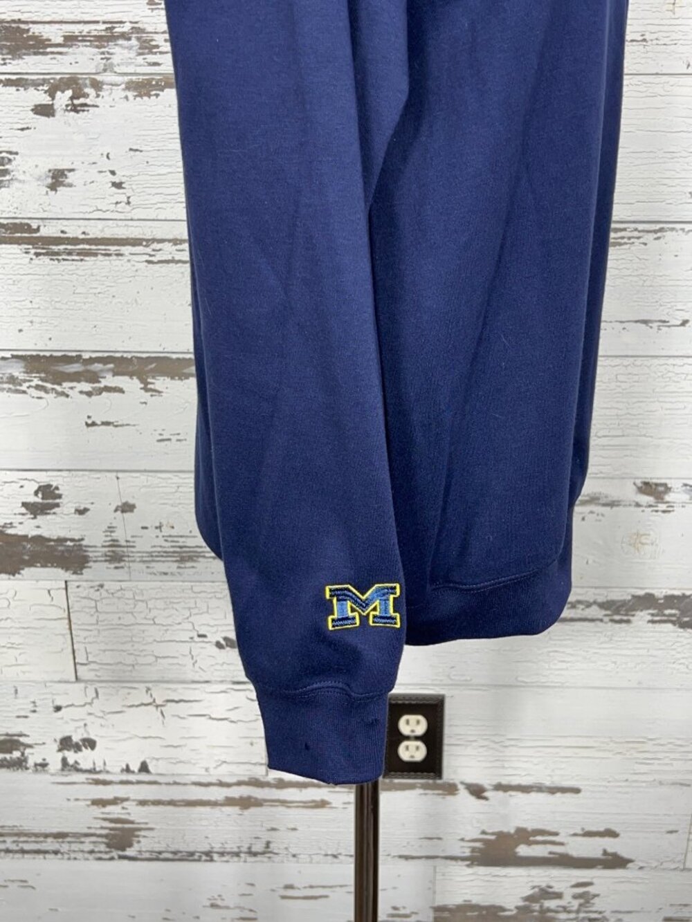 UNBRANDED Michigan Wolverines Embroidered Crew Neck Sweatshirt Blue Sz L NWOT - Picture 3 of 4